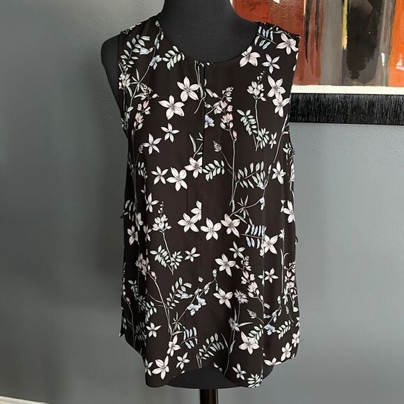 Vince Camuto black pastel floral sleeveless front hook placket top. Small. - Picture 1 of 5
